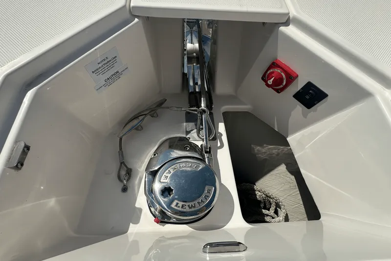 Slide: The Image of Regal 38 SAV 2022 - 44