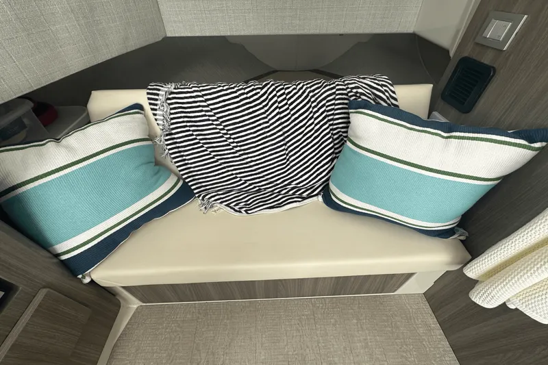 Slide: The Image of Regal 38 SAV 2022 - 46