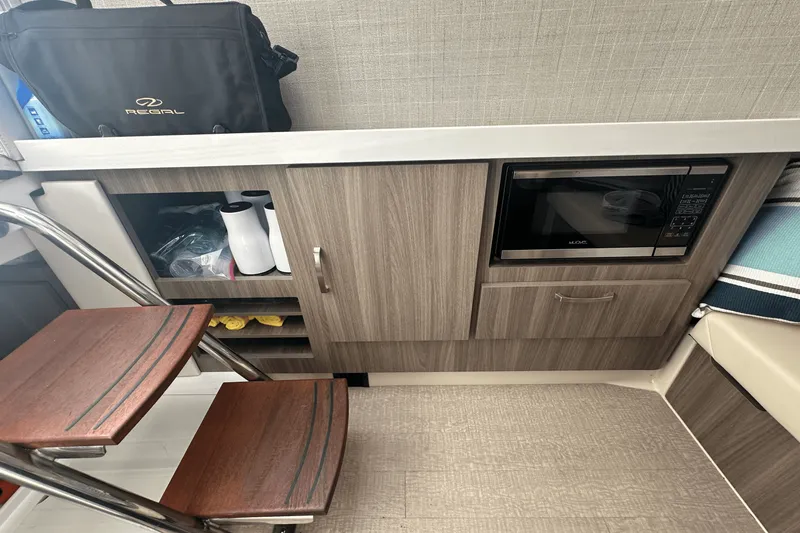 Slide: The Image of Regal 38 SAV 2022 - 48