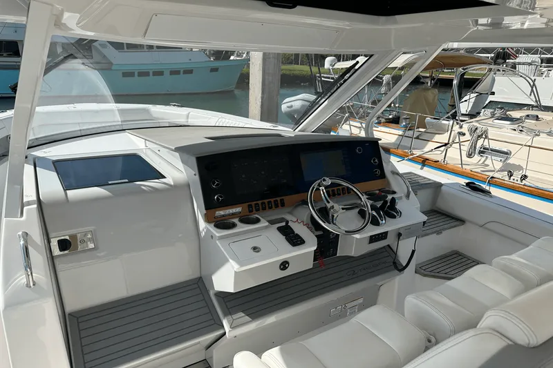 Slide: The Image of Regal 38 SAV 2022 - 5