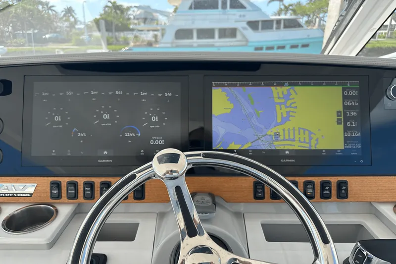 Slide: The Image of Regal 38 SAV 2022 - 8