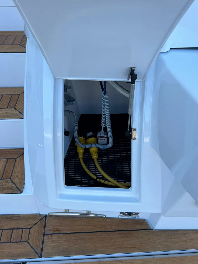 Slide: The Image of Cruisers Yachts 50 Cantius 2018 - 77