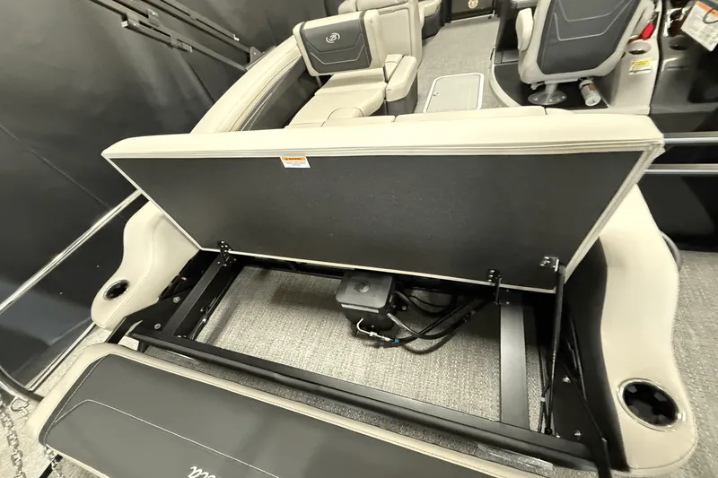 Slide: The Image of Barletta Cabrio 22 U 2026 - 36
