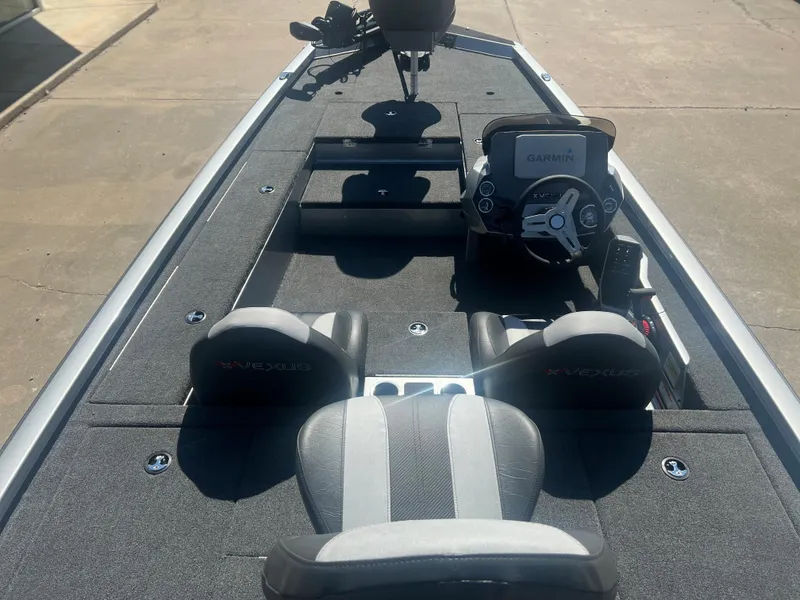 Slide: The Image of 2023 Vexus AVX 189c boat interior with Garmin navigation system. - 4