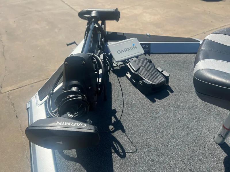 Slide: The Image of 2023 Vexus AVX 189c boat with Garmin trolling motor and foot pedal. - 7