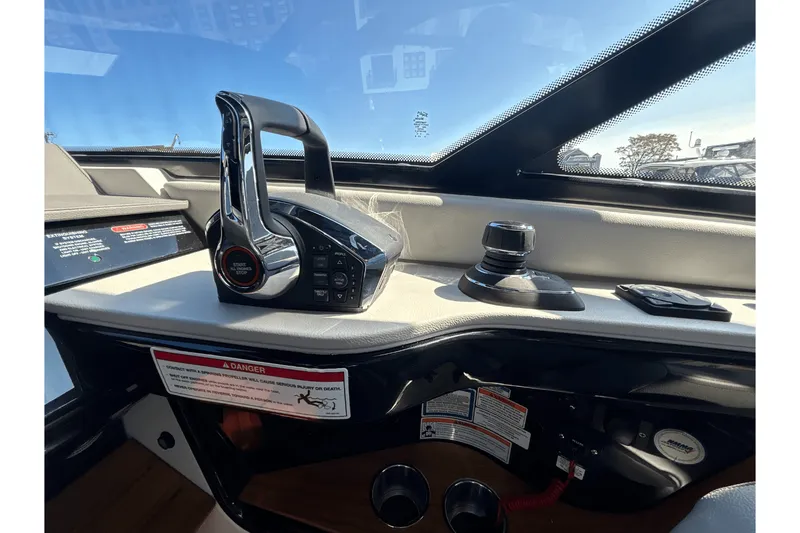 Slide: The Image of Sea Ray Sundancer 370 Outboard 2026 - 14