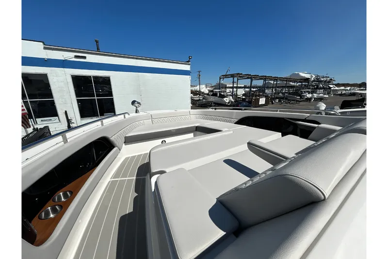 Slide: The Image of Sea Ray Sundancer 370 Outboard 2026 - 16