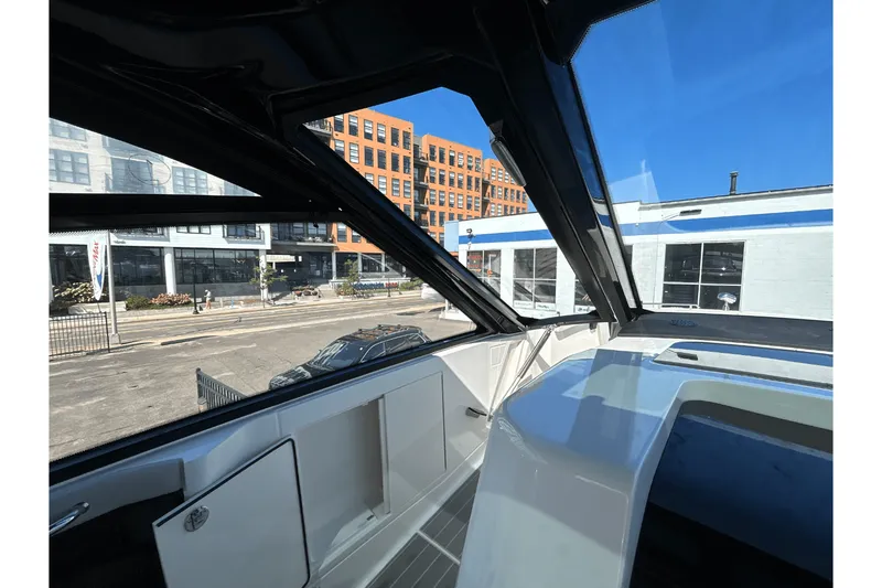 Slide: The Image of Sea Ray Sundancer 370 Outboard 2026 - 20