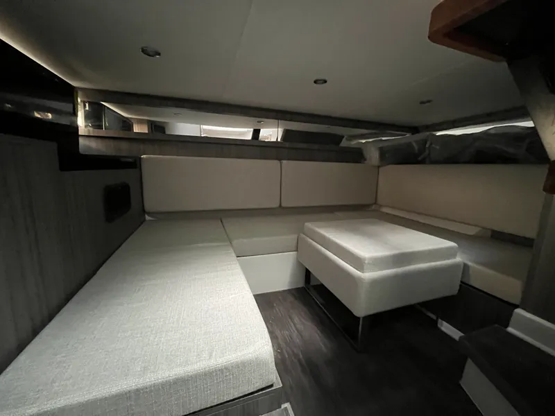 Slide: The Image of Sea Ray Sundancer 370 Outboard 2026 - 30