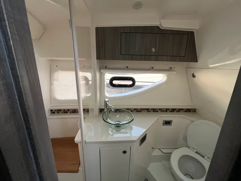 Slide: The Image of Sea Ray Sundancer 370 Outboard 2026 - 33