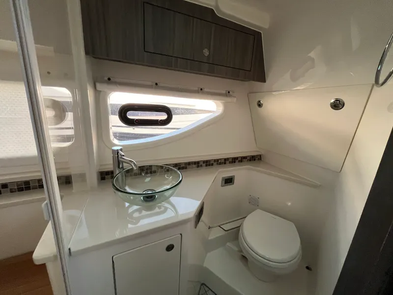 Slide: The Image of Sea Ray Sundancer 370 Outboard 2026 - 34