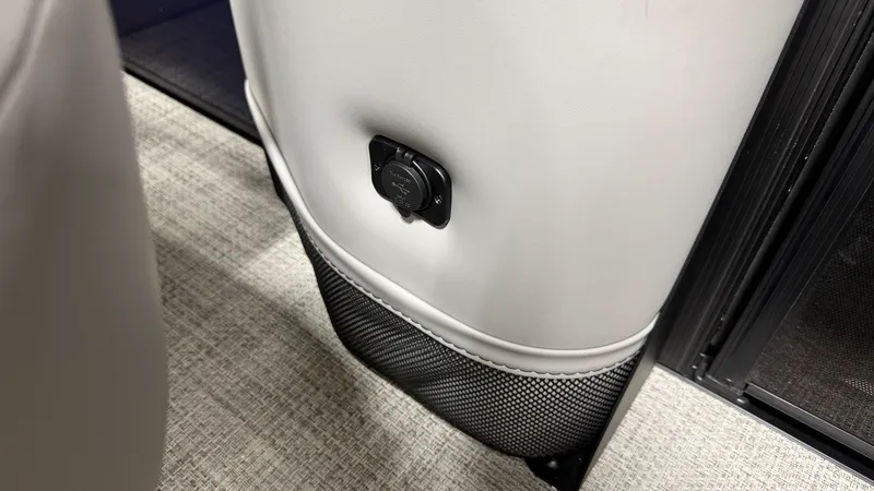 Slide: The Image of Barletta CABRIO22QC 2027 - 33
