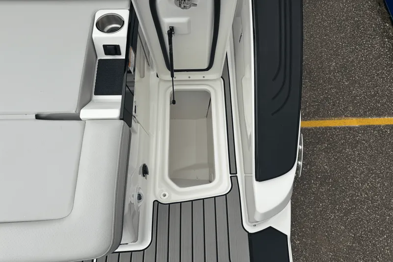 Slide: The Image of Sea Ray SLX 280 2026 - 14