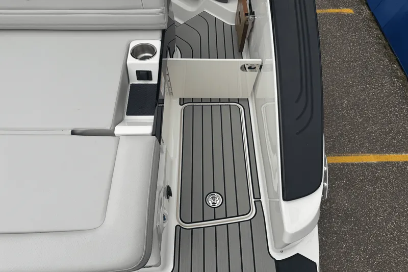 Slide: The Image of Sea Ray SLX 280 2026 - 15