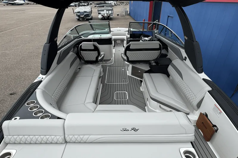 Slide: The Image of Sea Ray SLX 280 2026 - 16