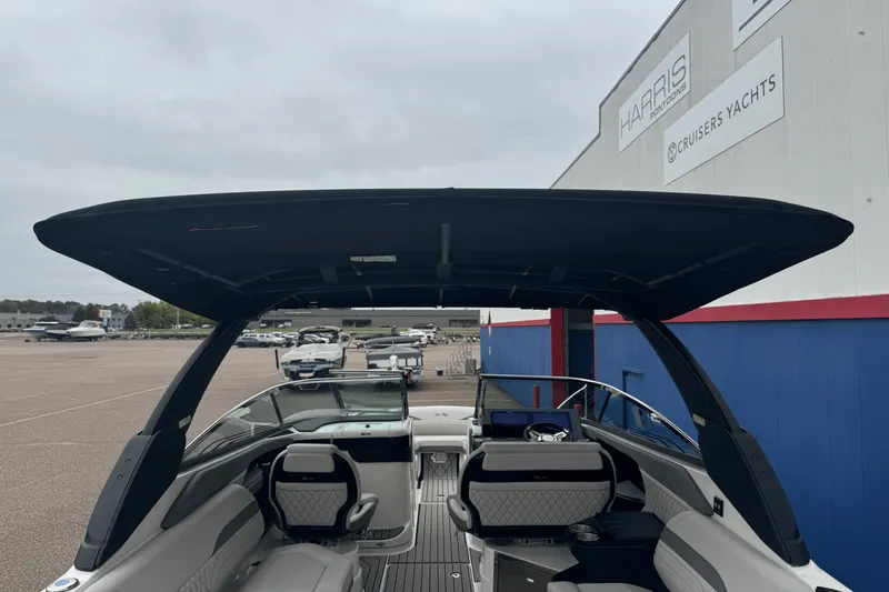 Slide: The Image of Sea Ray SLX 280 2026 - 17