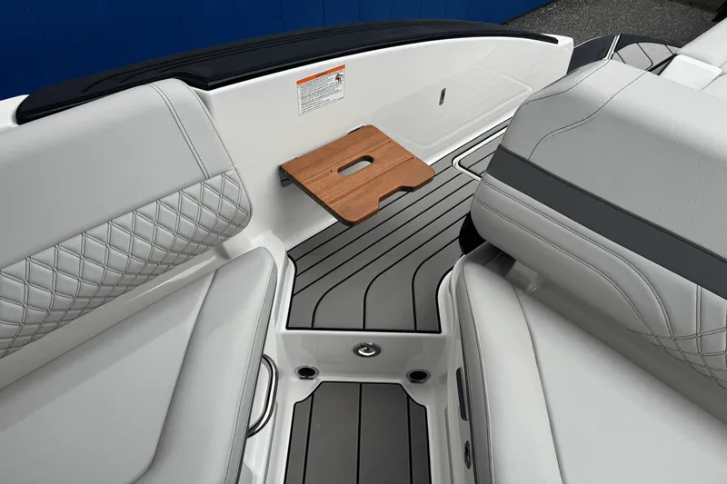 Slide: The Image of Sea Ray SLX 280 2026 - 19