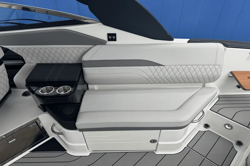 Slide: The Image of Sea Ray SLX 280 2026 - 20