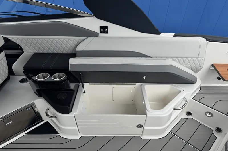 Slide: The Image of Sea Ray SLX 280 2026 - 21