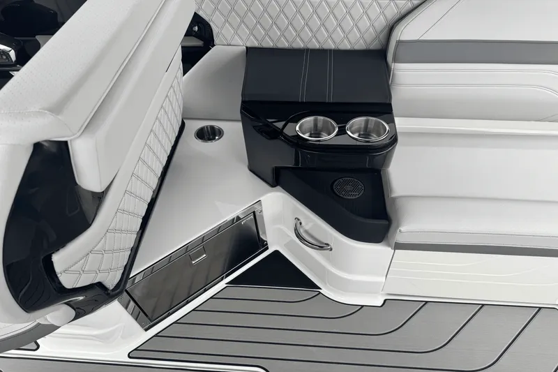 Slide: The Image of Sea Ray SLX 280 2026 - 23