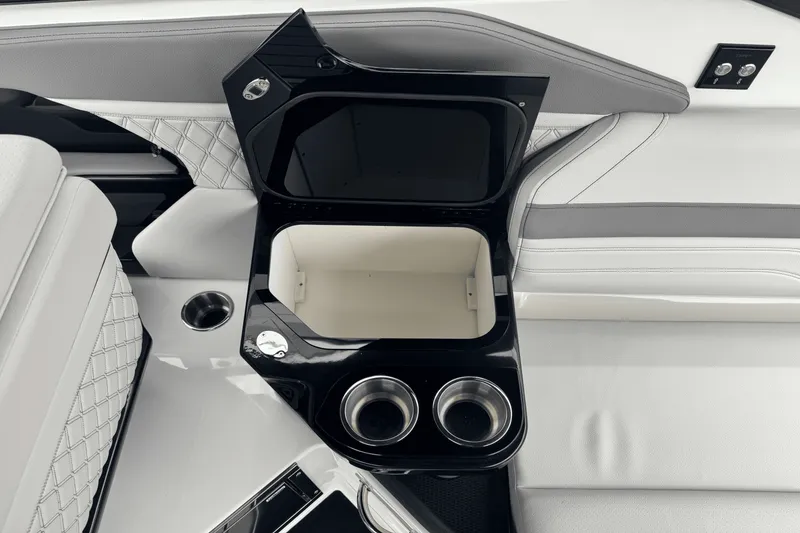 Slide: The Image of Sea Ray SLX 280 2026 - 26