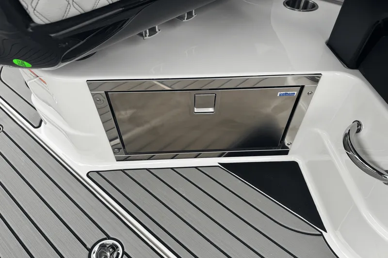 Slide: The Image of Sea Ray SLX 280 2026 - 27