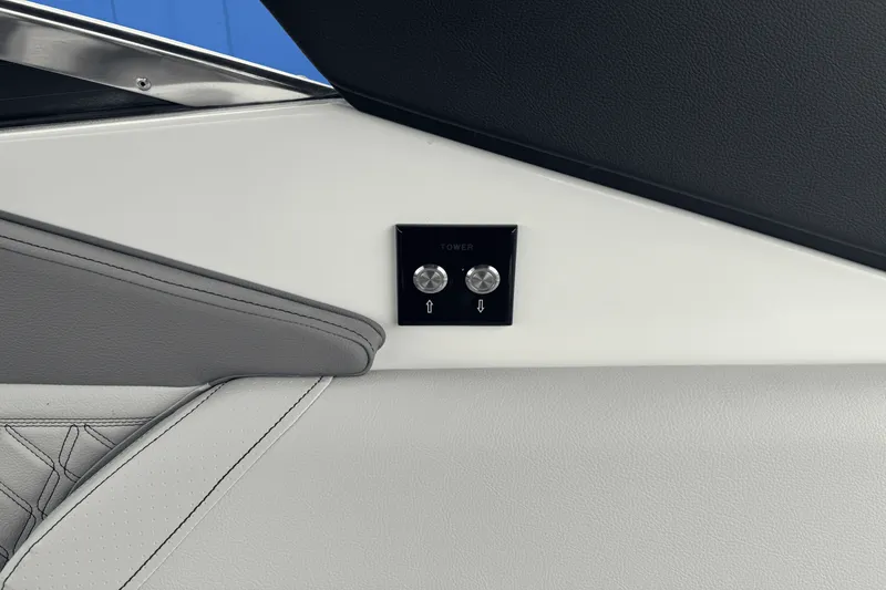 Slide: The Image of Sea Ray SLX 280 2026 - 29