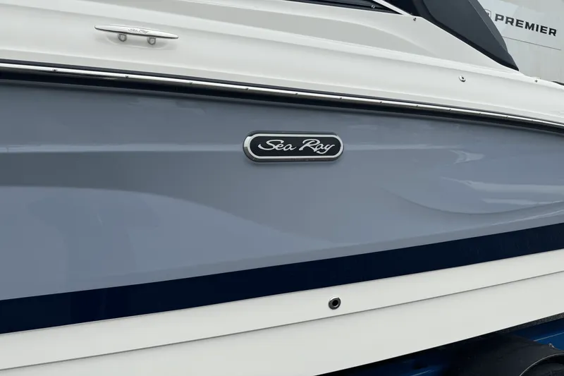 Slide: The Image of Sea Ray SLX 280 2026 - 3