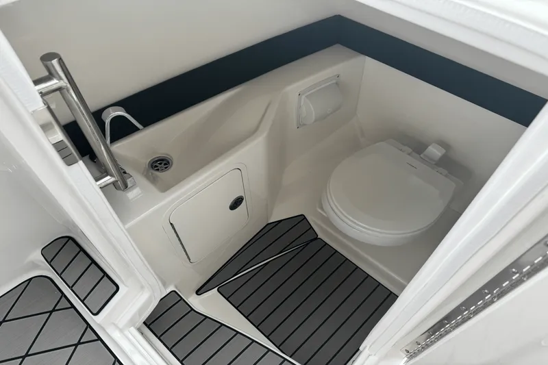 Slide: The Image of Sea Ray SLX 280 2026 - 42