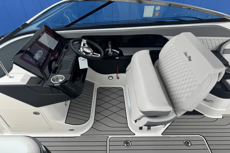 Slide: The Image of Sea Ray SLX 280 2026 - 44