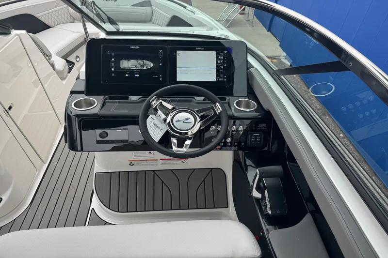 Slide: The Image of Sea Ray SLX 280 2026 - 46