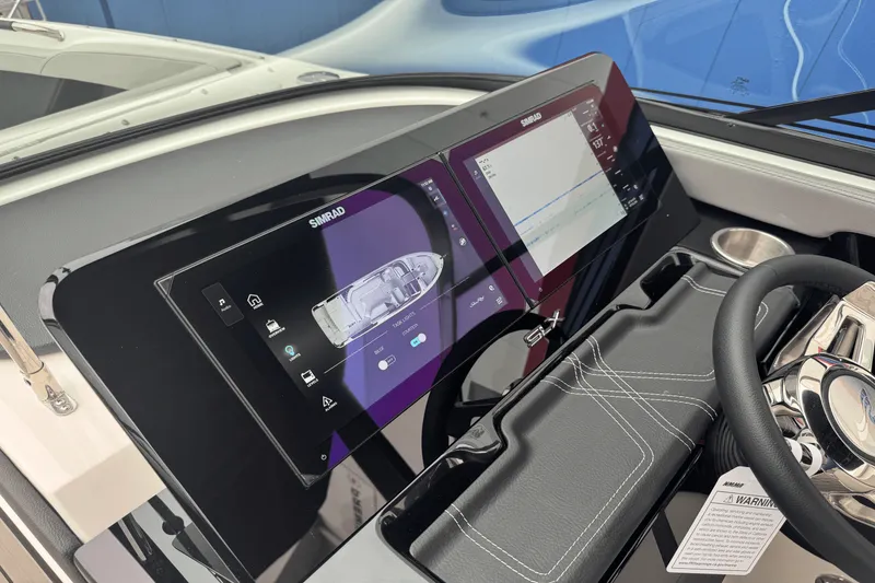 Slide: The Image of Sea Ray SLX 280 2026 - 48