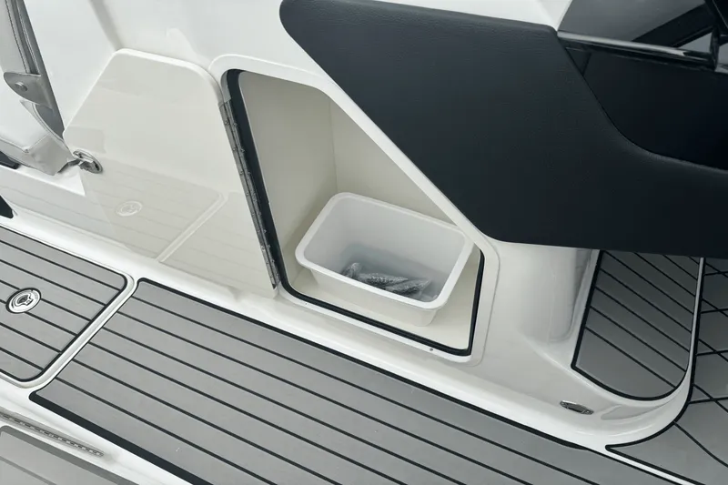 Slide: The Image of Sea Ray SLX 280 2026 - 54