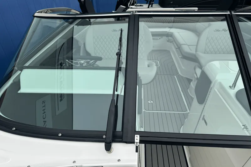 Slide: The Image of Sea Ray SLX 280 2026 - 55