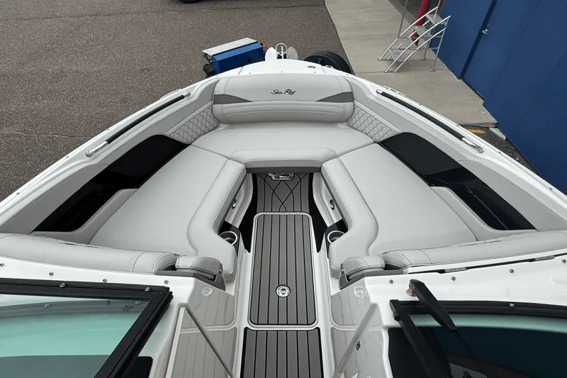 Slide: The Image of Sea Ray SLX 280 2026 - 56