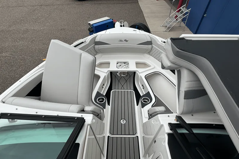 Slide: The Image of Sea Ray SLX 280 2026 - 57