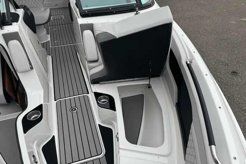 Slide: The Image of Sea Ray SLX 280 2026 - 60