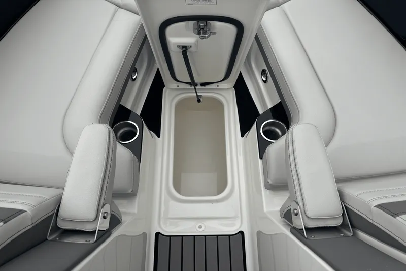 Slide: The Image of Sea Ray SLX 280 2026 - 64