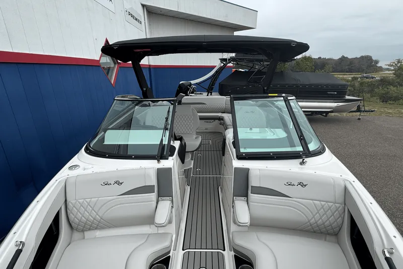 Slide: The Image of Sea Ray SLX 280 2026 - 65