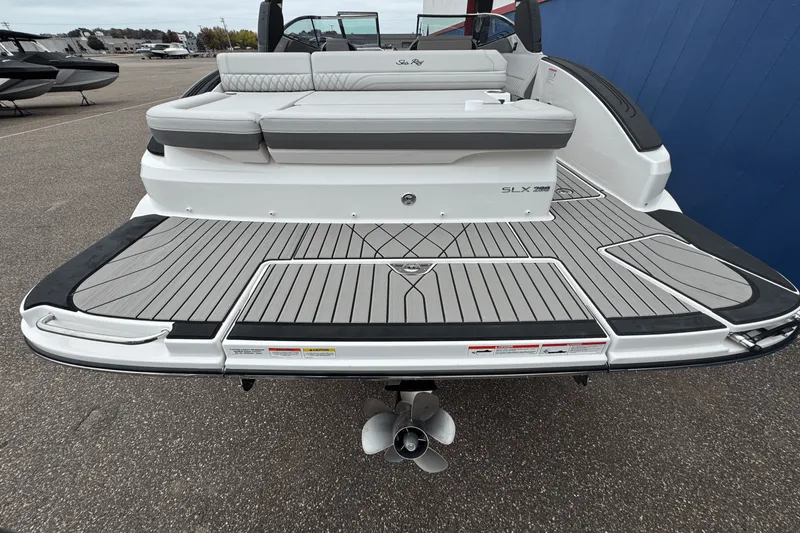 Slide: The Image of Sea Ray SLX 280 2026 - 7