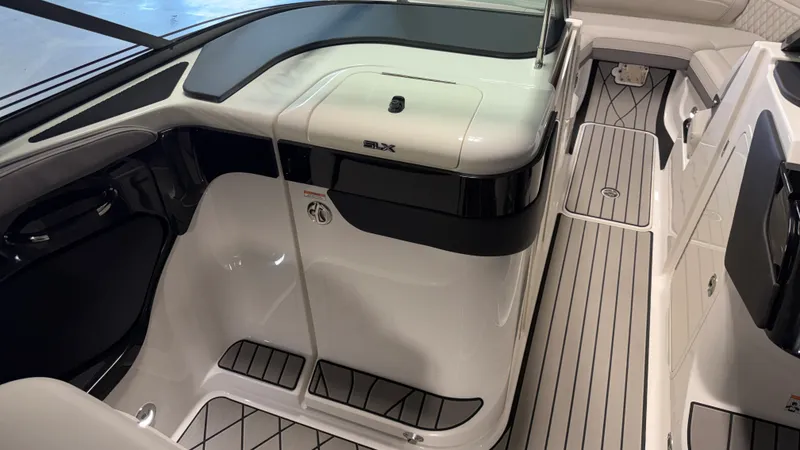Slide: The Image of Sea Ray SLX 280 2026 - 71