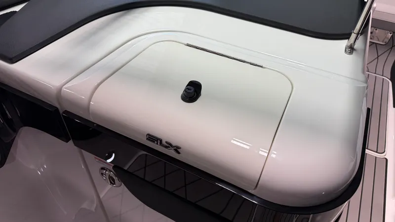 Slide: The Image of Sea Ray SLX 280 2026 - 72