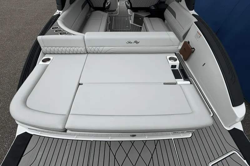 Slide: The Image of Sea Ray SLX 280 2026 - 8