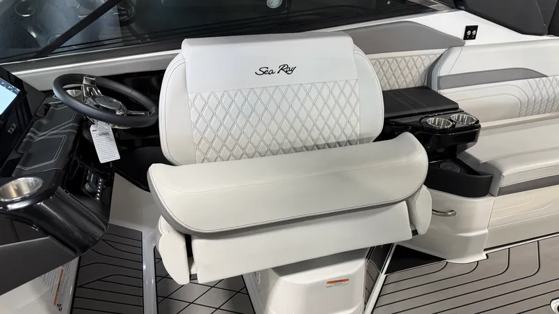 Slide: The Image of Sea Ray SLX 280 2026 - 81