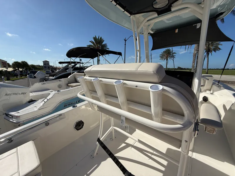Slide: The Image of Boston Whaler 250 Dauntless 2027 - 22