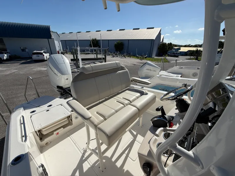 Slide: The Image of Boston Whaler 250 Dauntless 2027 - 16