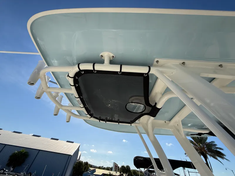 Slide: The Image of Boston Whaler 250 Dauntless 2027 - 18