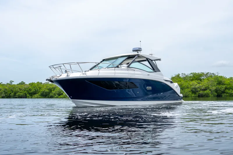 Slide: The Image of Sea Ray Sundancer 320 Outboard 2027 - 28