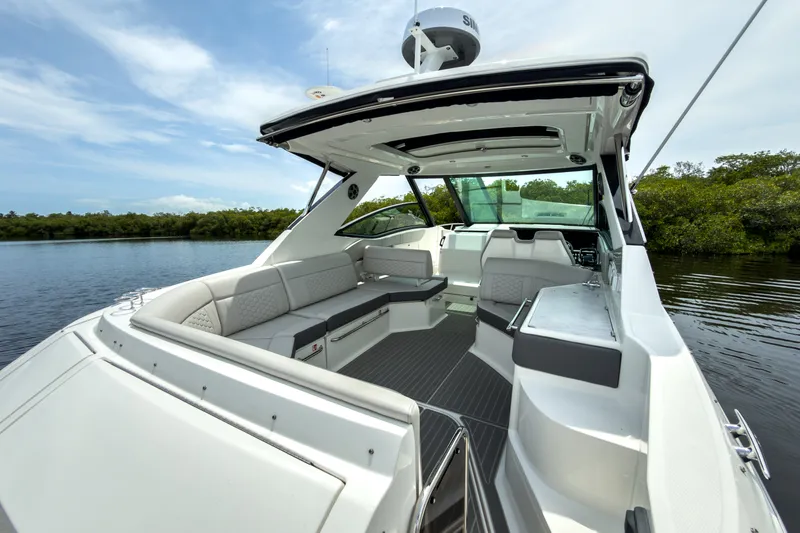 Slide: The Image of Sea Ray Sundancer 320 Outboard 2027 - 5