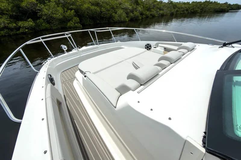 Slide: The Image of Sea Ray Sundancer 320 Outboard 2027 - 23